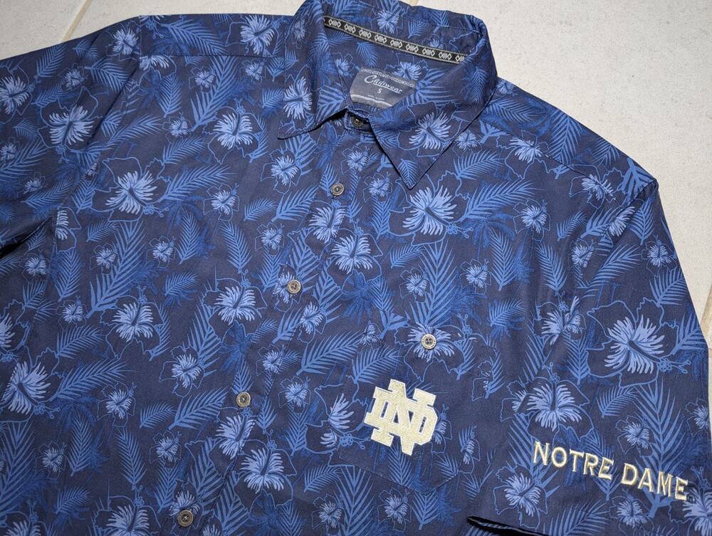 Notre Dame Men's Small Chiliwear Hawaiian Shirt Blue Floral Short Sleeve Button